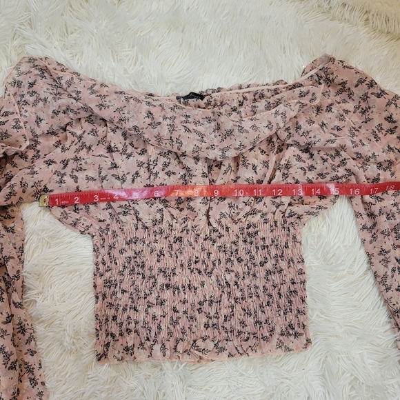 Shop 17 Floral off the shoulder ruffle long sleeve crop top blouse size Medium - Picture 3 of 6